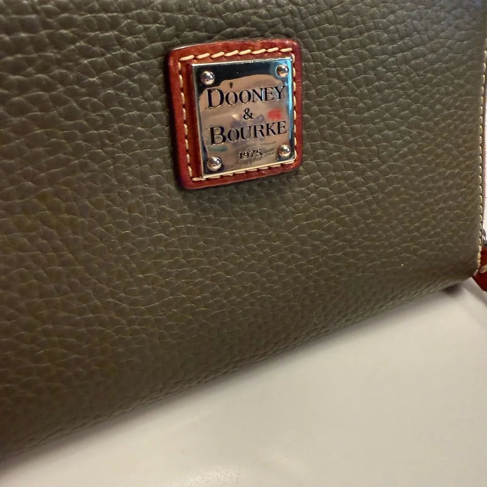 Dooney & Bourke Olive Green Leather Wallet - Picture 2 of 13